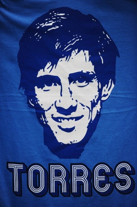 Có 2 lý do trong câu chuyện này: 1) Fernando Torres ngốn của Chelsea 50 triệu bảng tiền chuyển nhượng và trung bình gần 8 triệu bảng tiền lương/năm. Tuy nhiên phong độ thất thường của anh ở Stamford Bridge kể từ tháng 2/2011 tới giờ khiến giá thị trường của Torres giảm mạnh xuống chỉ còn 31 triệu bảng. Torres sẽ còn gần 4 năm hợp đồng nữa với Chelsea do đó Roman Abramovich sẽ phải mất ước chừng hơn 25 triệu bảng nữa để trả lương cho tiền đạo này.